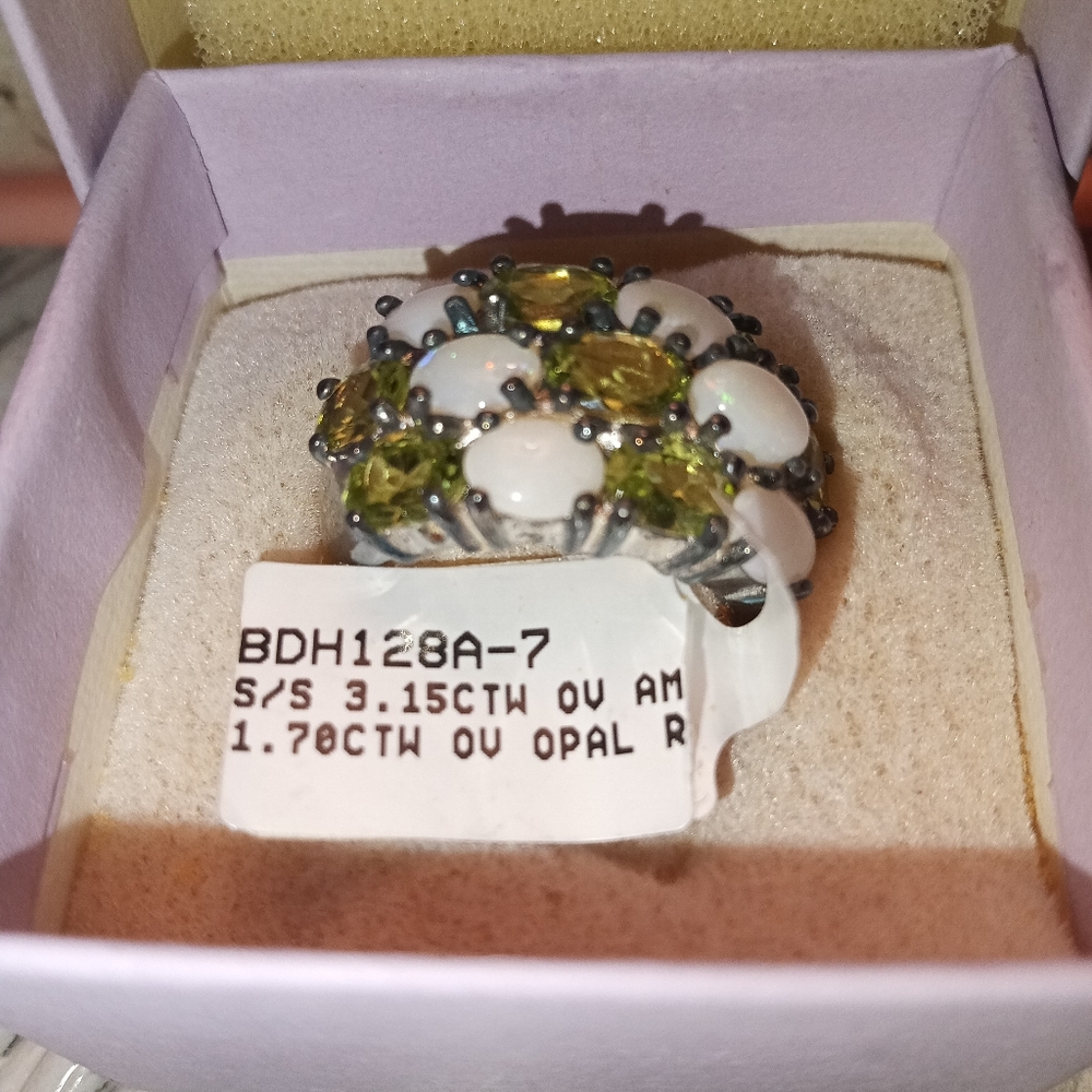 Ring - Picture 3 of 4
